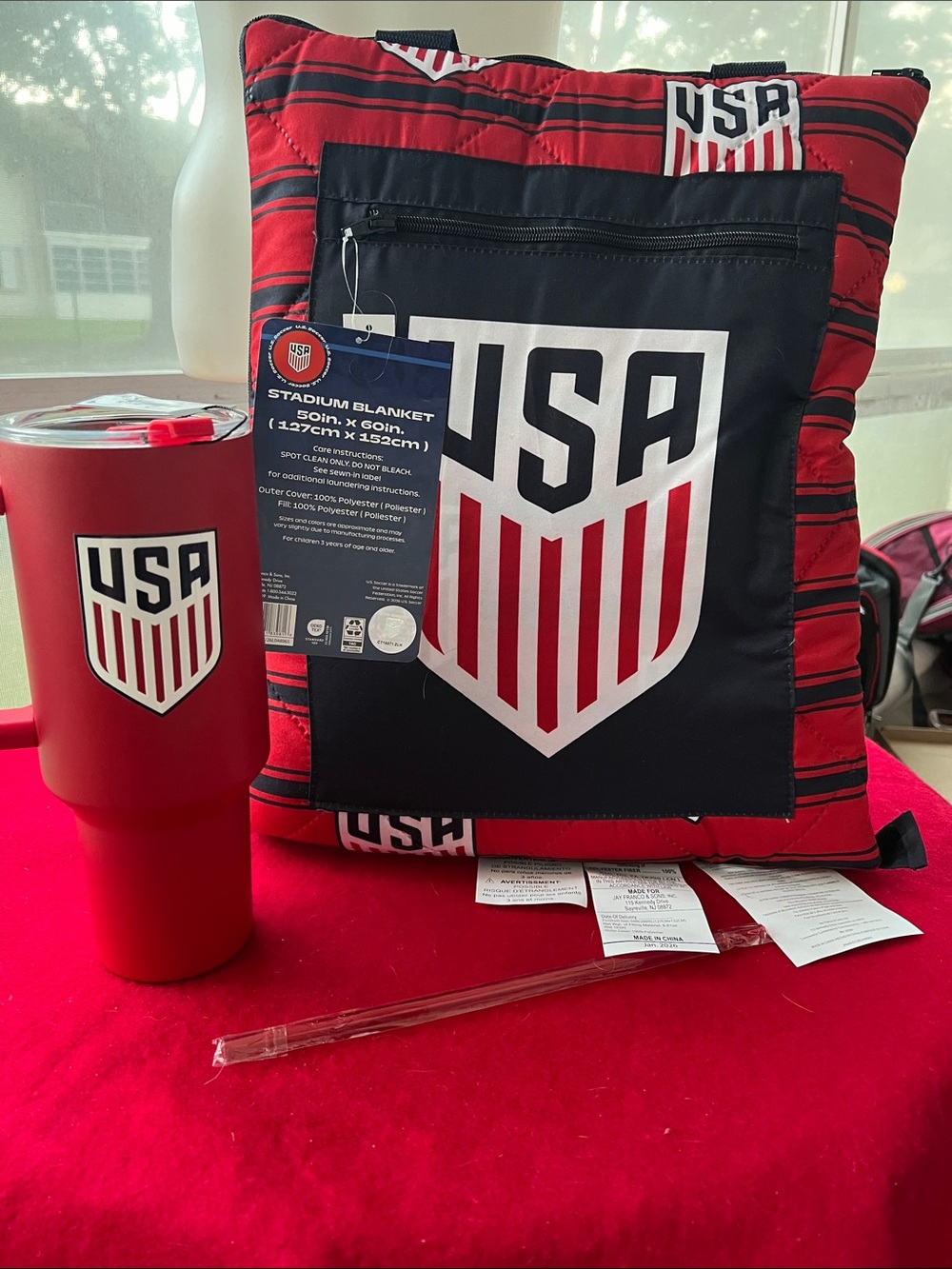 USA Soccer Stadium Blanket and Tumbler Set - Red/Black